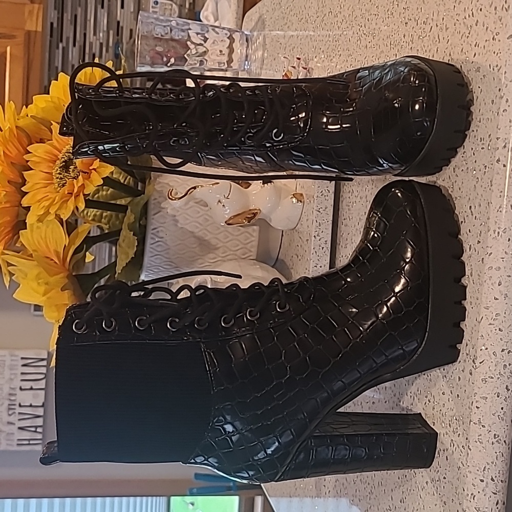 Lace-Up Croc Platform Ankle Boots - Black
